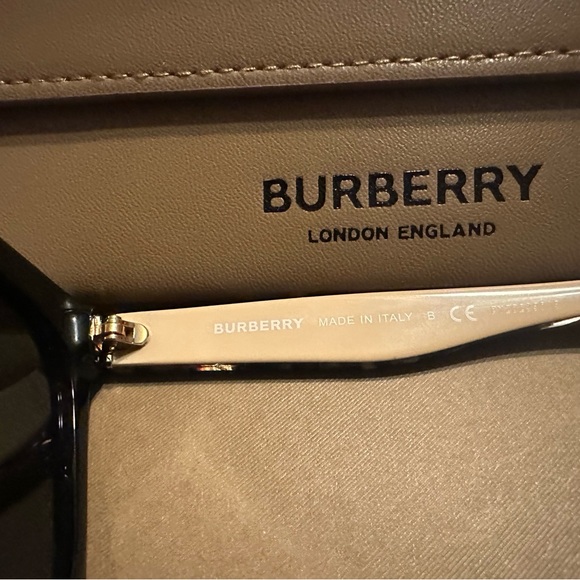 Authentic Burberry Sunglass - Picture 10 of 11